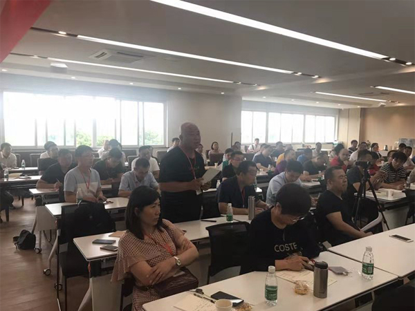 第九期《飼料效益提升與技術(shù)創(chuàng)新班》探討飼料企業(yè)轉(zhuǎn)型升級(jí)之路！